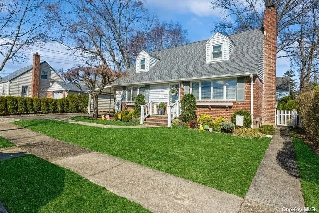 328 Buchanan Avenue Mineola NY 11501