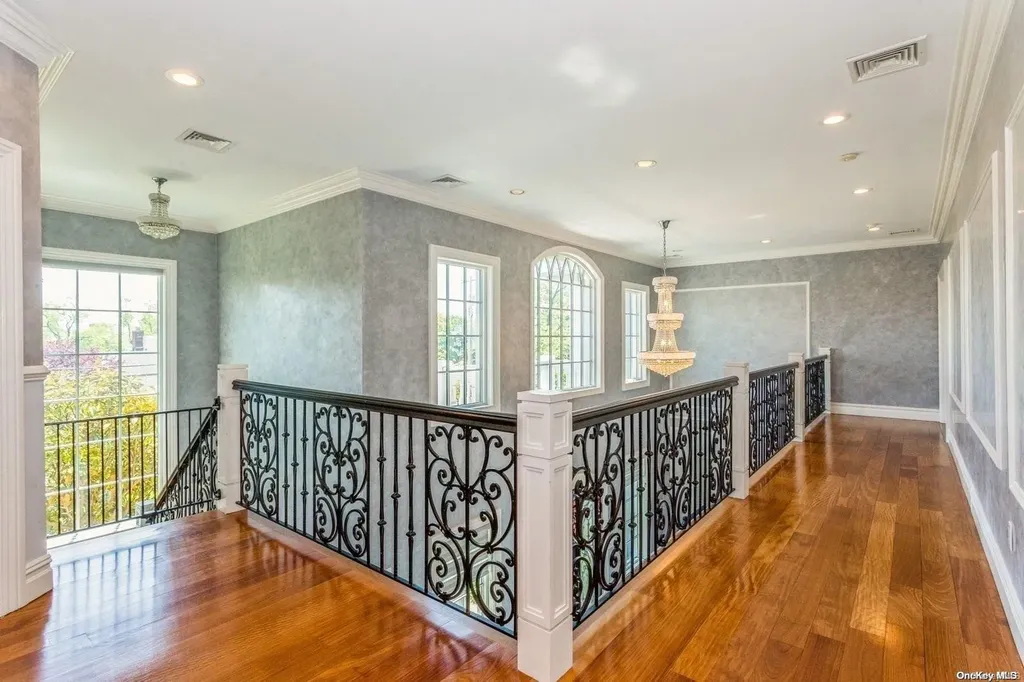 302 Hewlett Neck Road Hewlett Neck NY 11598