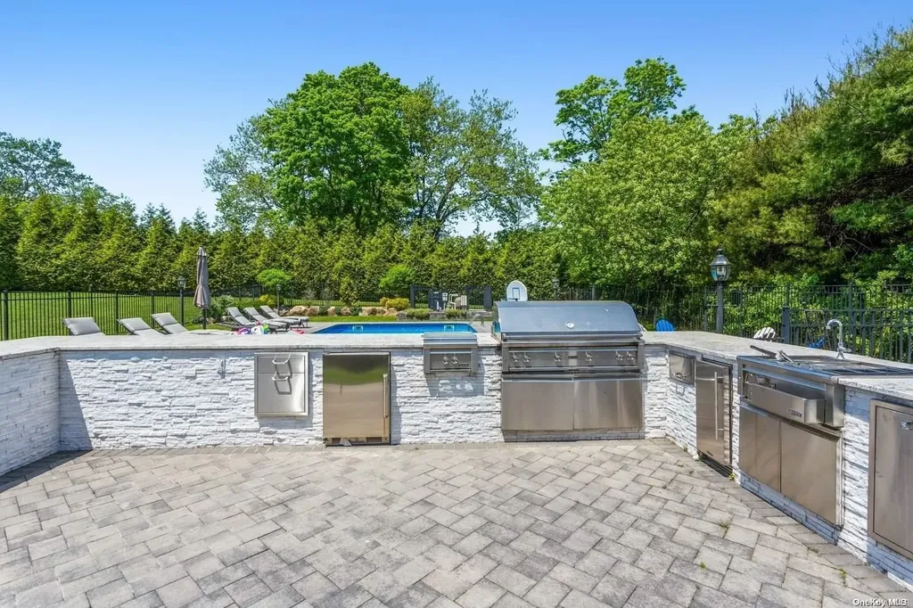 302 Hewlett Neck Road Hewlett Neck NY 11598