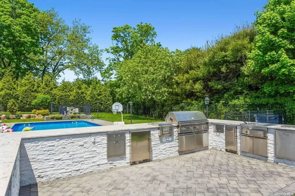 302 Hewlett Neck Road Hewlett Neck NY 11598