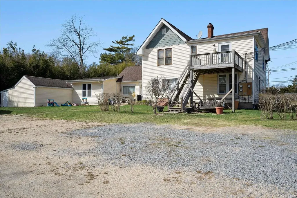 134 Ponquogue Avenue Hampton Bays NY 11946