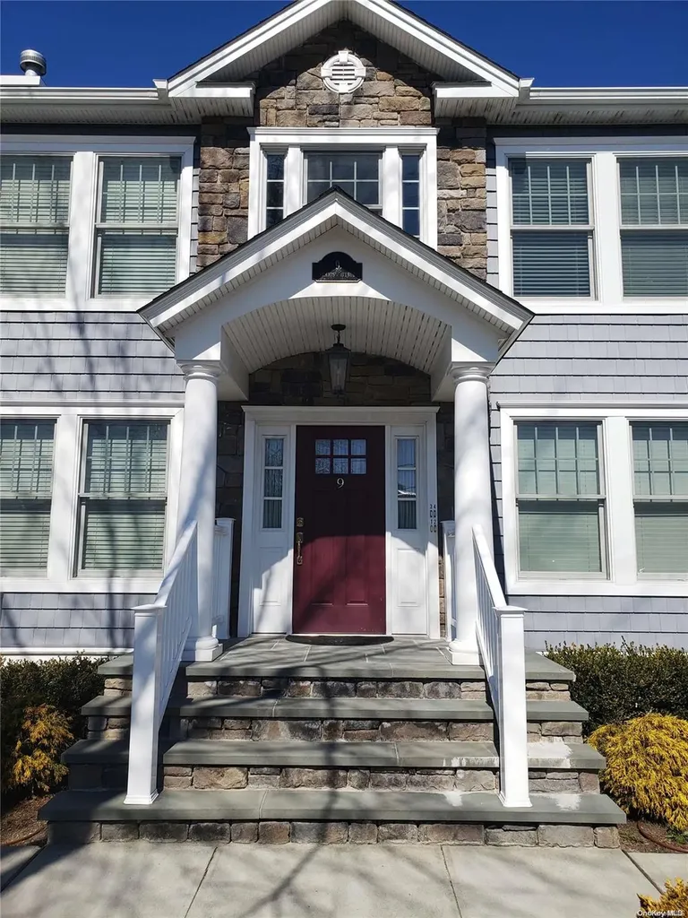 9 Sammis Avenue Babylon NY 11702