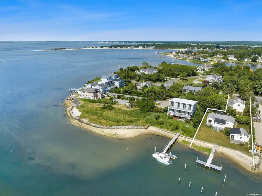 35 Gardners Lane Hampton Bays NY 11946