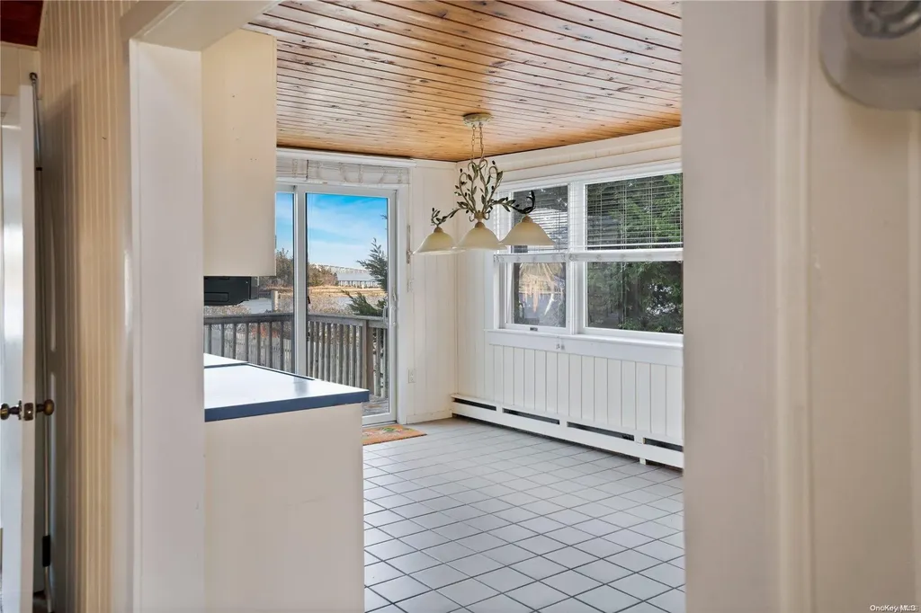 35 Gardners Lane Hampton Bays NY 11946
