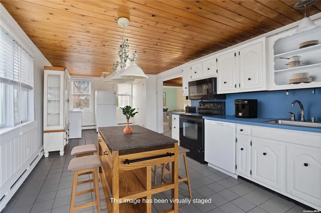 35 Gardners Lane Hampton Bays NY 11946