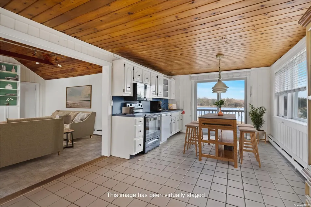 35 Gardners Lane Hampton Bays NY 11946