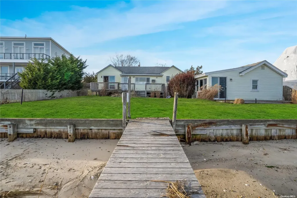 35 Gardners Lane Hampton Bays NY 11946