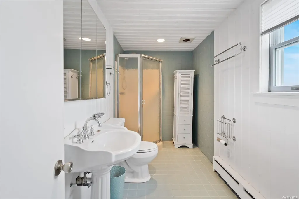 35 Gardners Lane Hampton Bays NY 11946