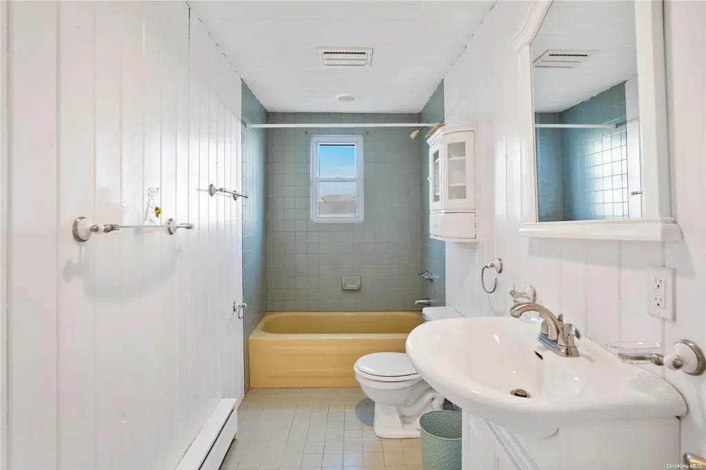 35 Gardners Lane Hampton Bays NY 11946