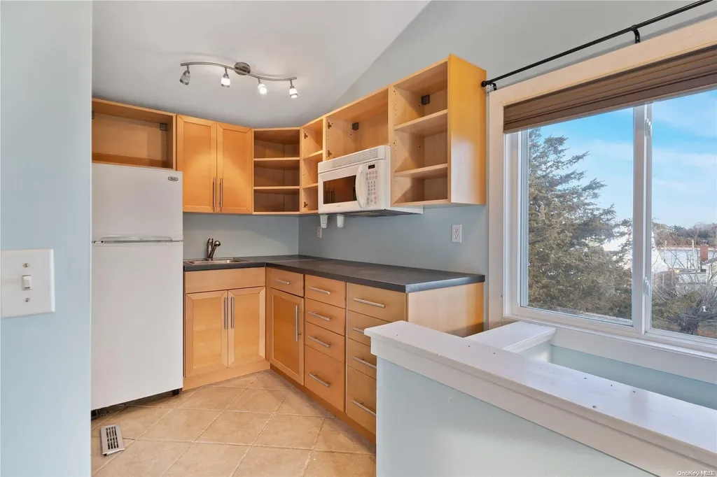 35 Gardners Lane Hampton Bays NY 11946