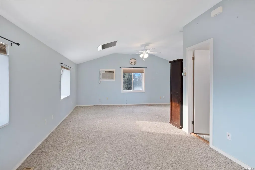 35 Gardners Lane Hampton Bays NY 11946