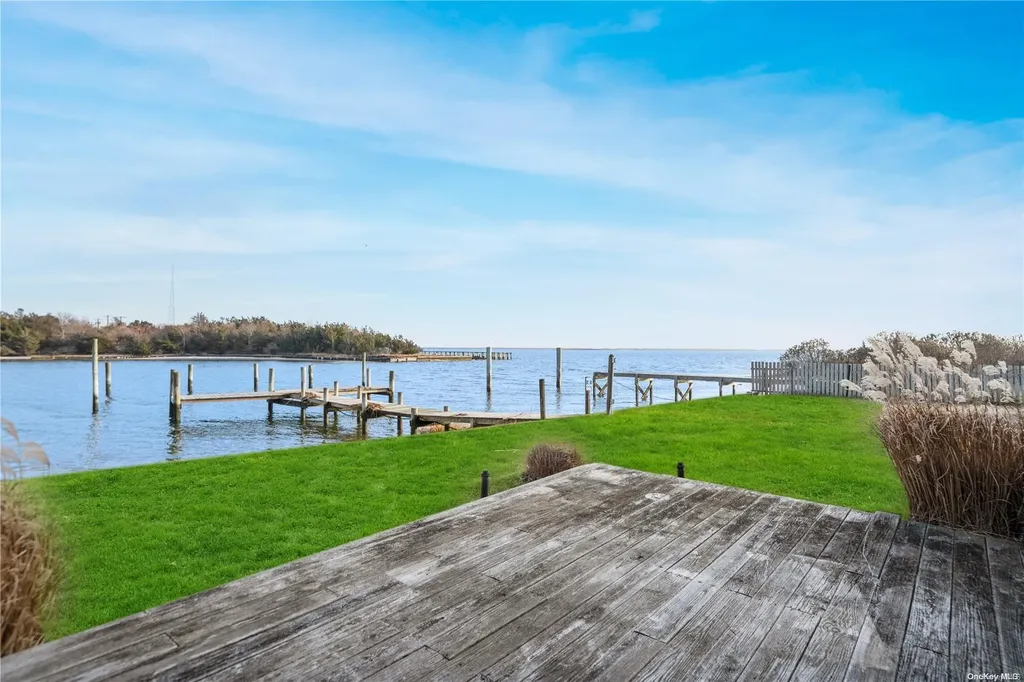 35 Gardners Lane Hampton Bays NY 11946