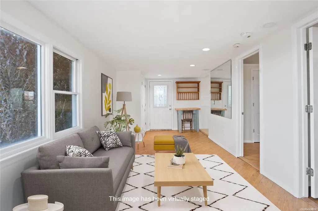 35 Gardners Lane Hampton Bays NY 11946