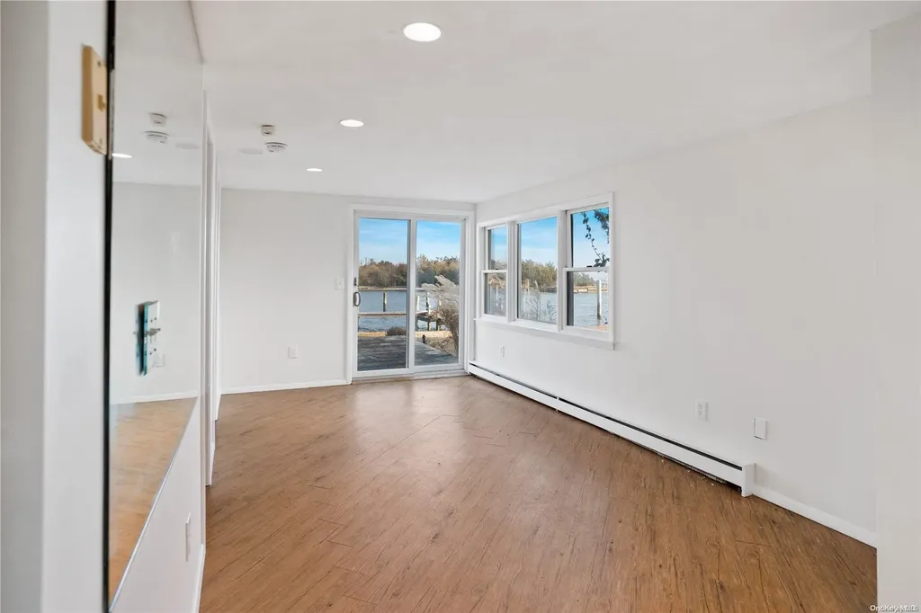 35 Gardners Lane Hampton Bays NY 11946