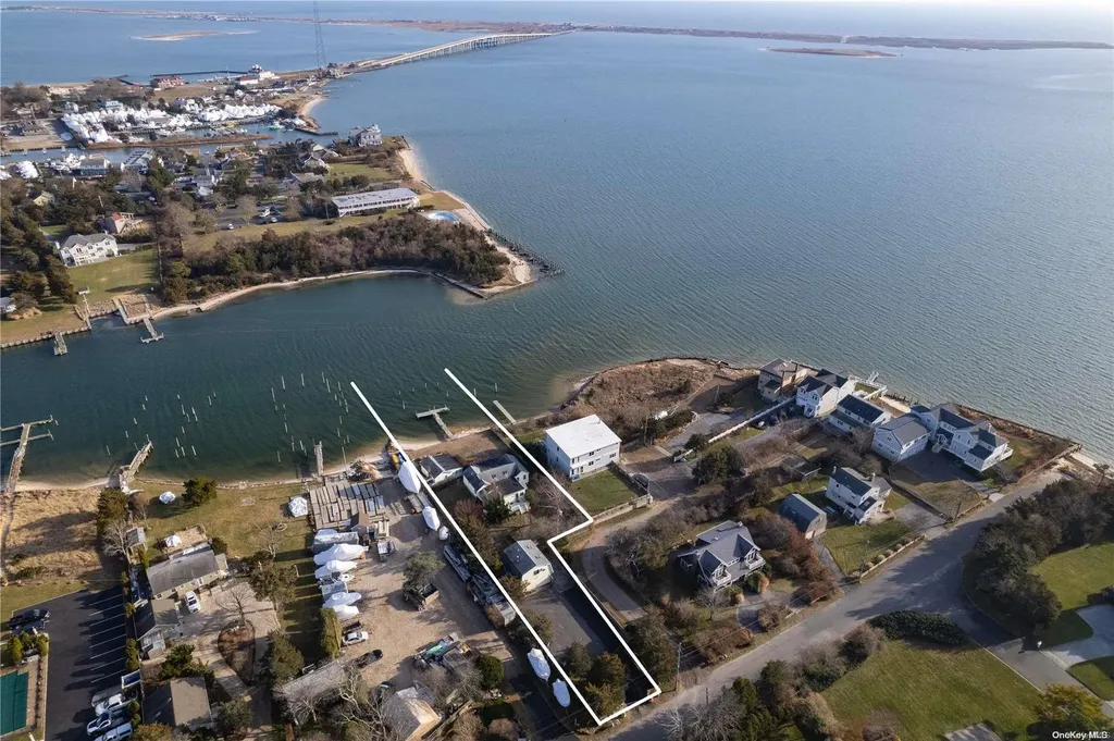 35 Gardners Lane Hampton Bays NY 11946