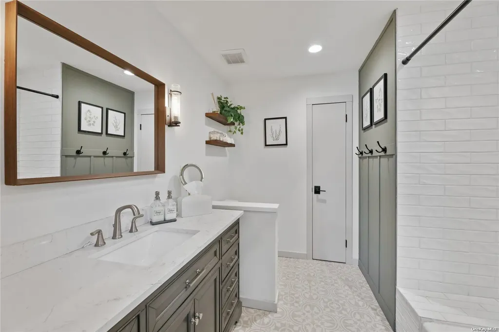 37 Bay Woods Drive Hampton Bays NY 11946