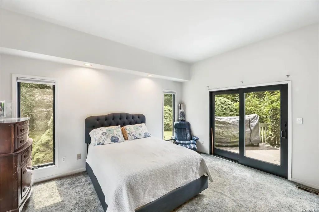 37 Bay Woods Drive Hampton Bays NY 11946