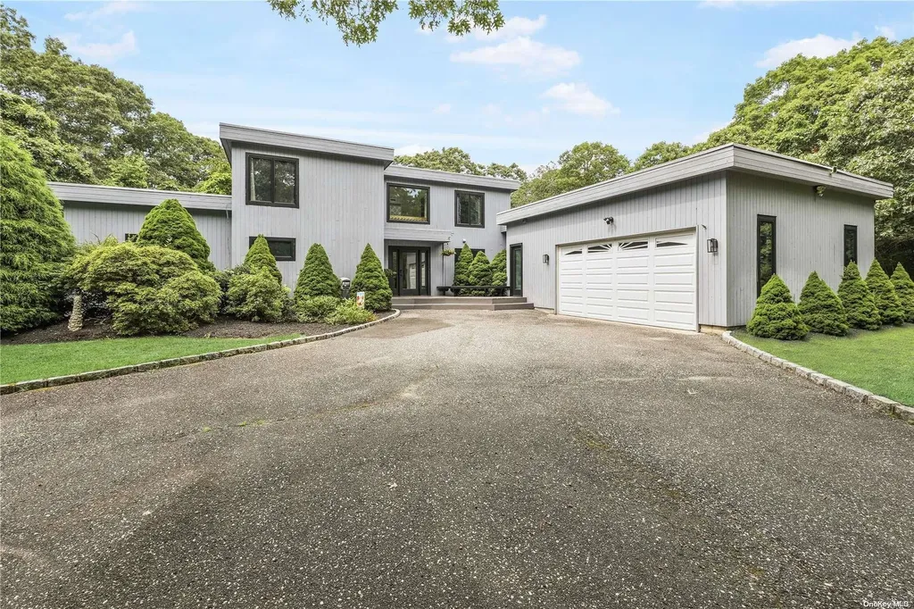 37 Bay Woods Drive Hampton Bays NY 11946