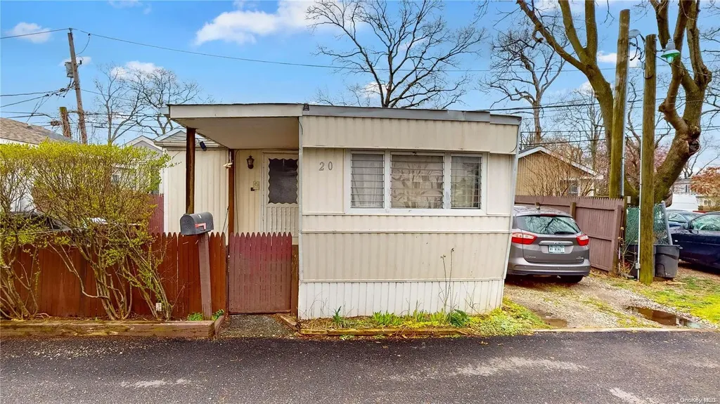 20 Cedar Avenue Bay Shore NY 11706