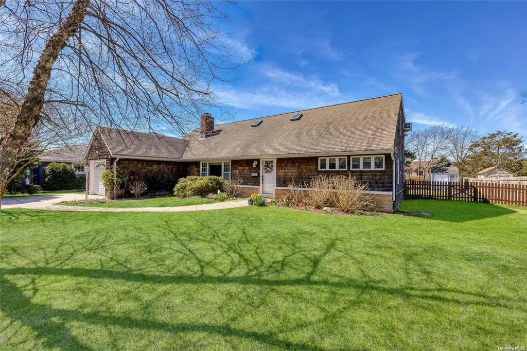 138 S Penataquit Avenue Bay Shore NY 11706
