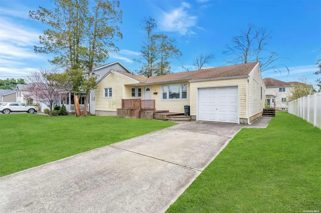 11 Midwood Drive Plainview NY 11803
