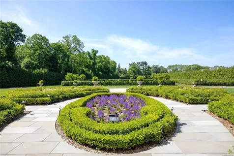 24 Private Road Old Brookville NY 11545