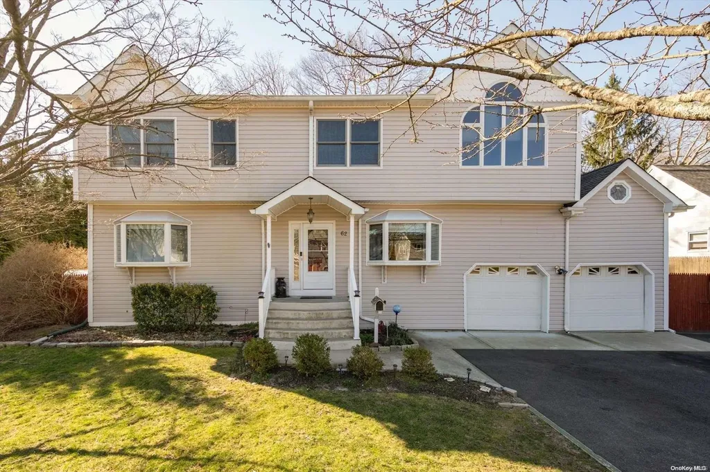 62 Harvard Street Islip NY 11751