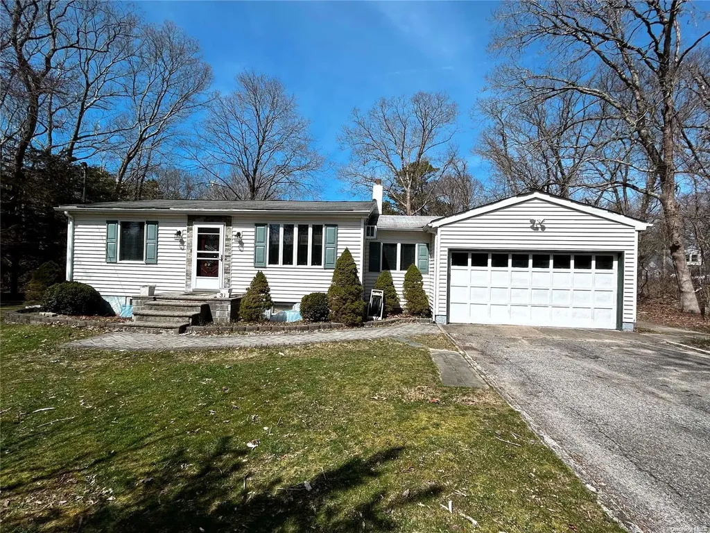 31 Gull Dip Road Ridge NY 11961