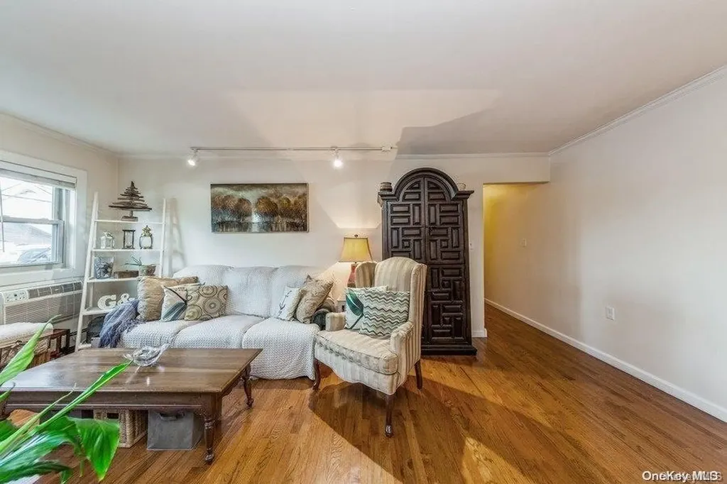 4 Rose Street Oceanside NY 11572