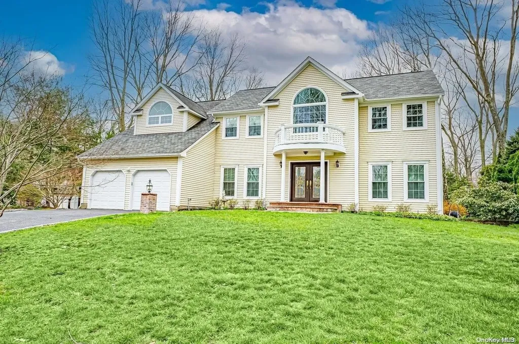 12 Robert Crescent Stony Brook NY 11790