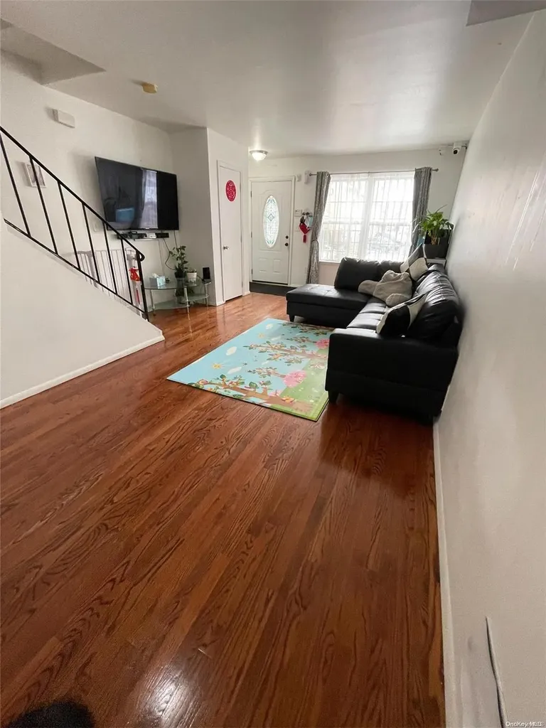 9 Studio Lane Staten Island NY 10304