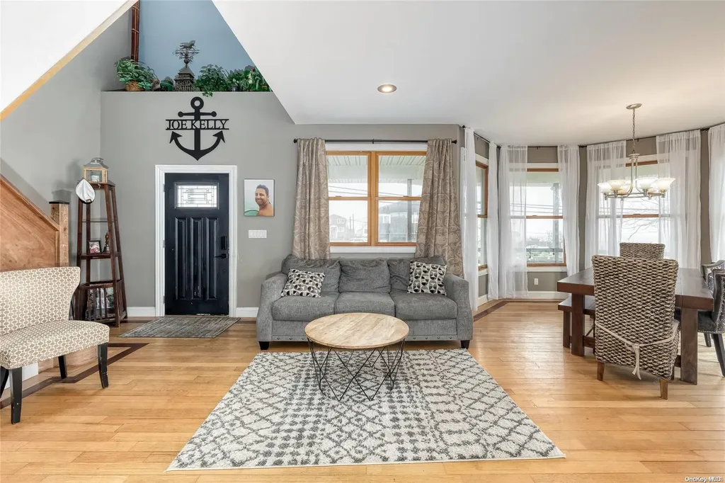 624 Fire Island Avenue Babylon NY 11702