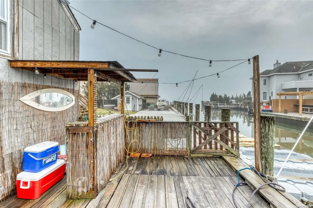624 Fire Island Avenue Babylon NY 11702
