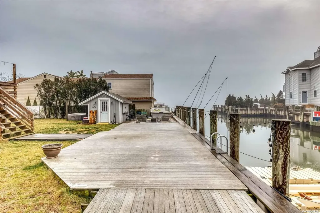 624 Fire Island Avenue Babylon NY 11702