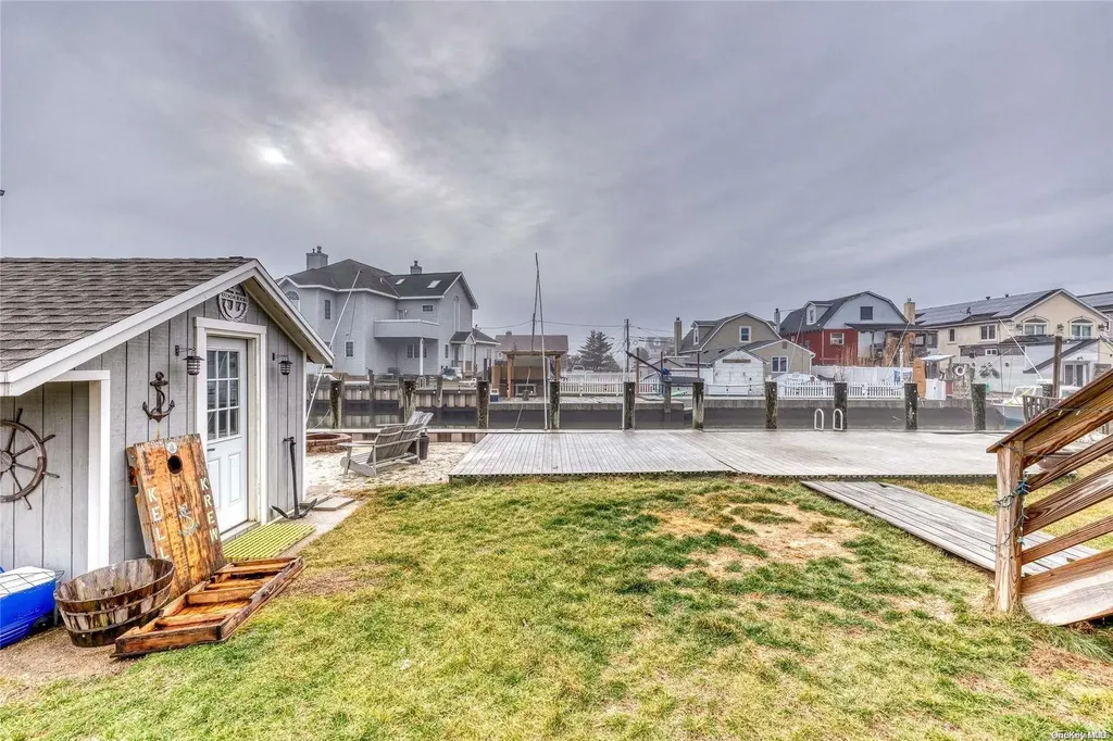 624 Fire Island Avenue Babylon NY 11702