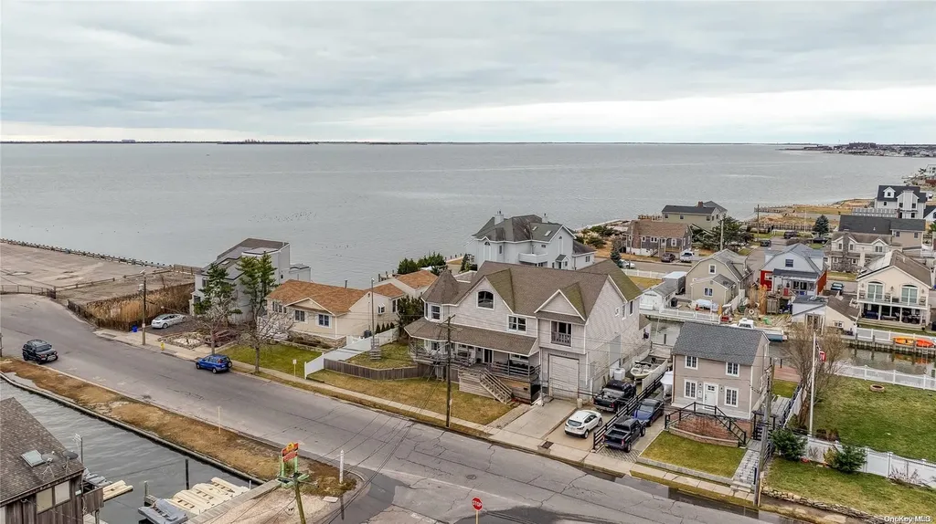 624 Fire Island Avenue Babylon NY 11702