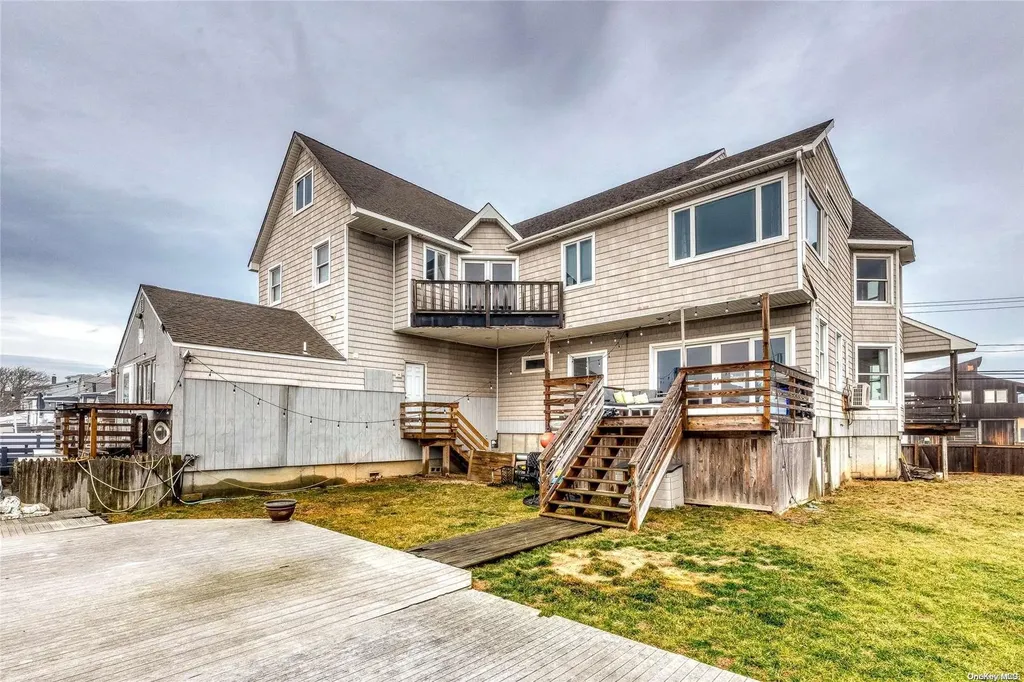 624 Fire Island Avenue Babylon NY 11702
