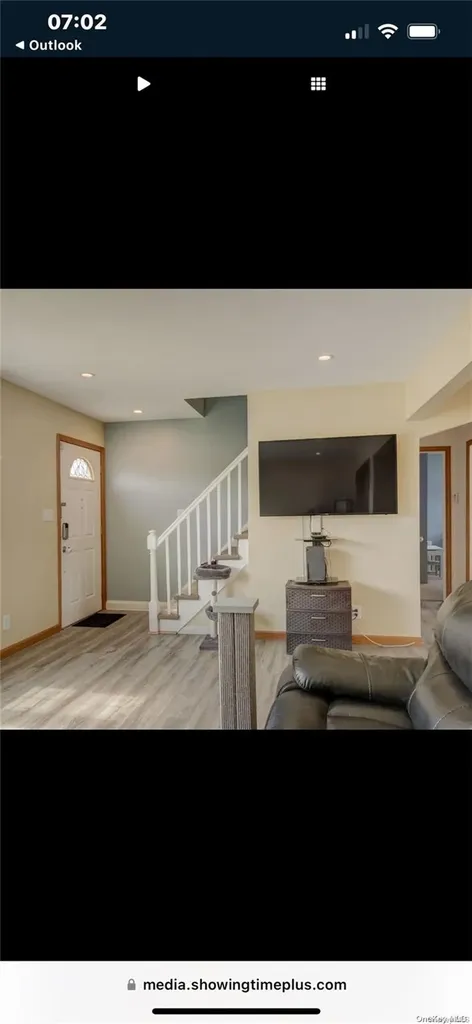 47 Maple Drive Lindenhurst NY 11757