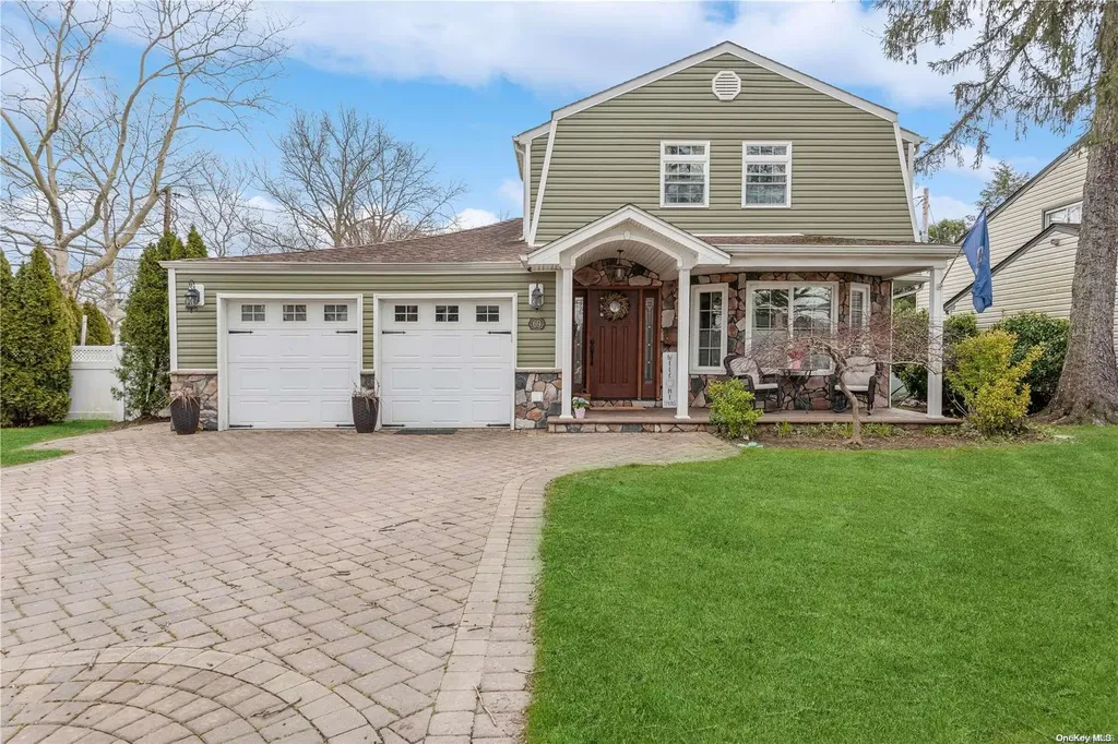69 Croyden Court Albertson NY 11507