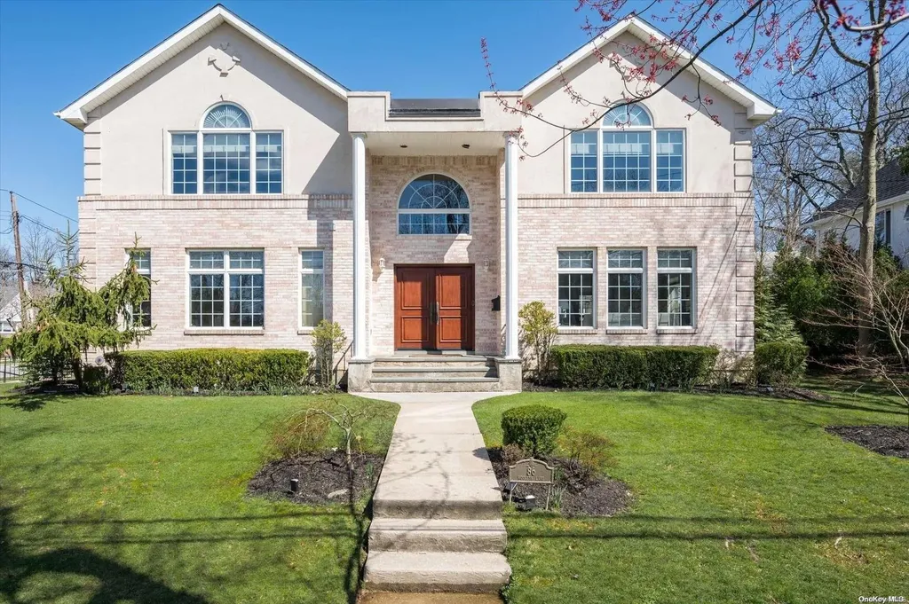 86 Wooleys Lane Great Neck NY 11023