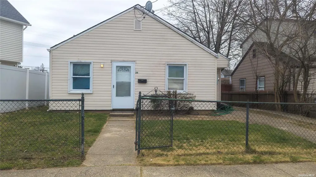 28 Chamberlain Street Hempstead NY 11550