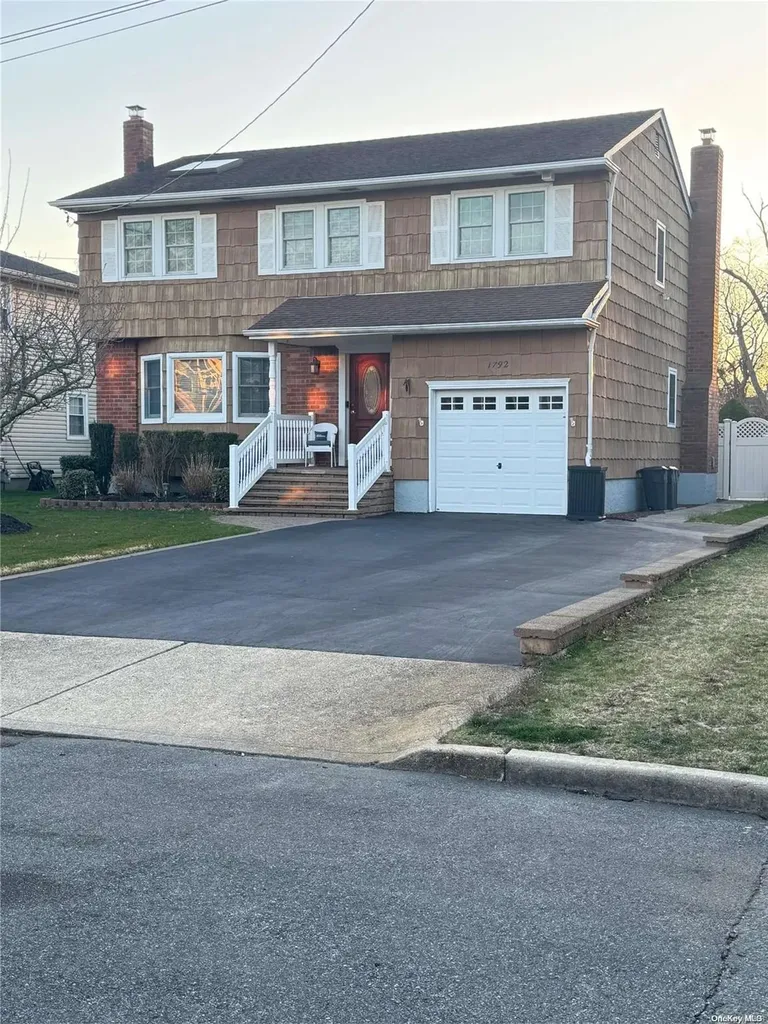 1792 Cornelius Avenue Wantagh NY 11793