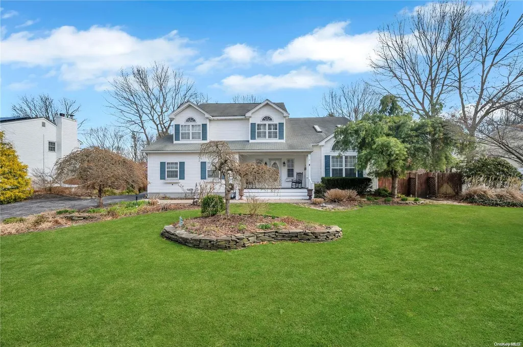 77 Apple Lane Medford NY 11763