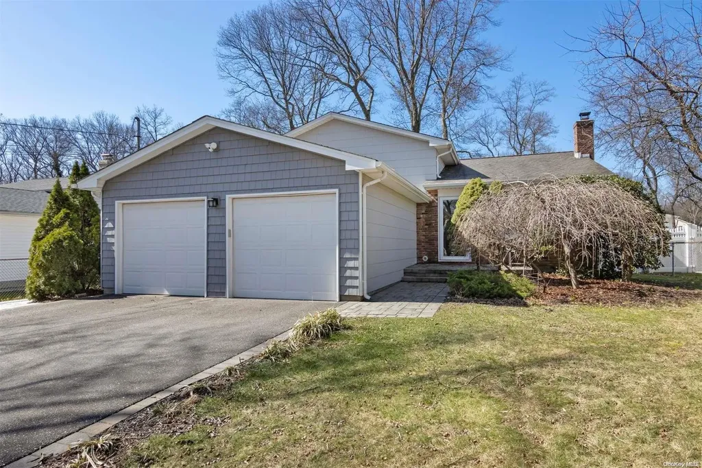 90 Summit Drive Smithtown NY 11787
