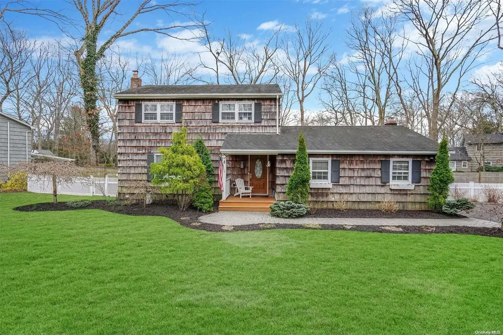 8 Robert Court Shoreham NY 11786
