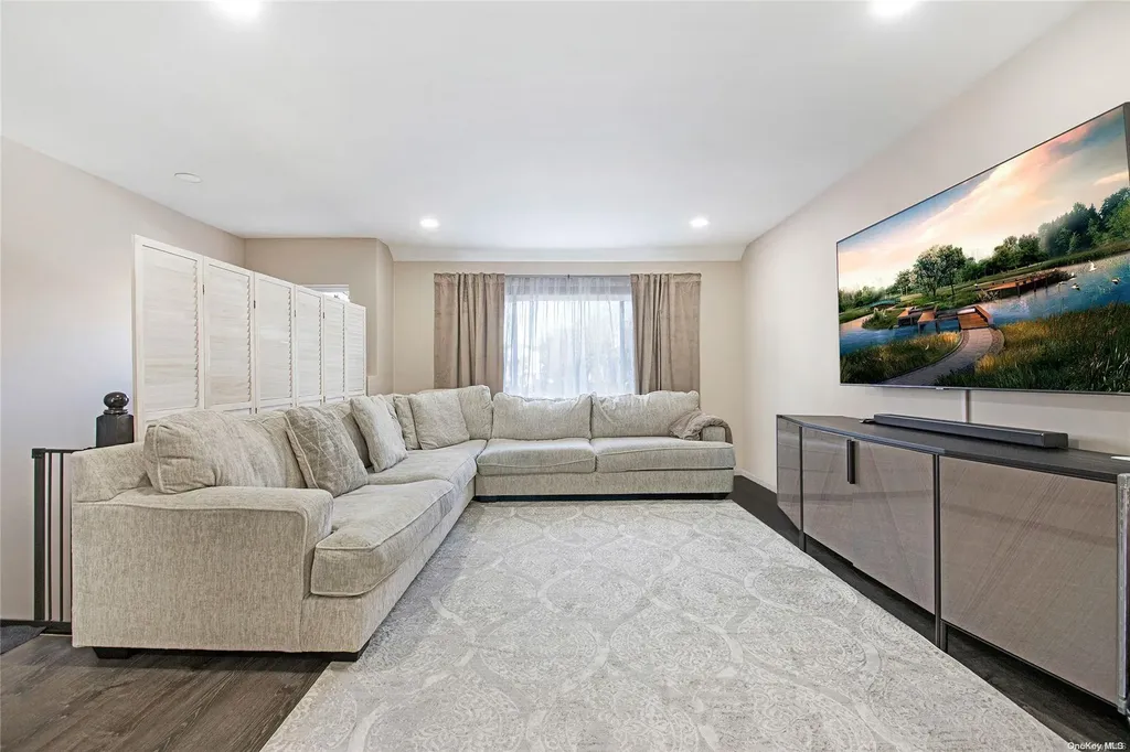 145 Pembrook Loop Staten Island NY 10309