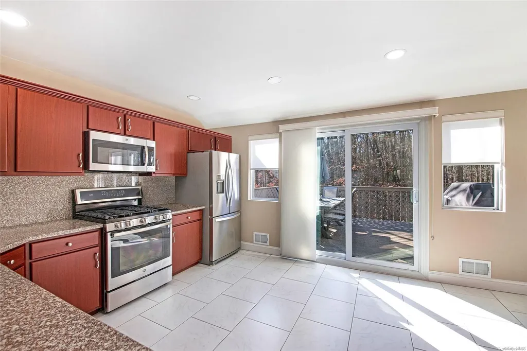 145 Pembrook Loop Staten Island NY 10309