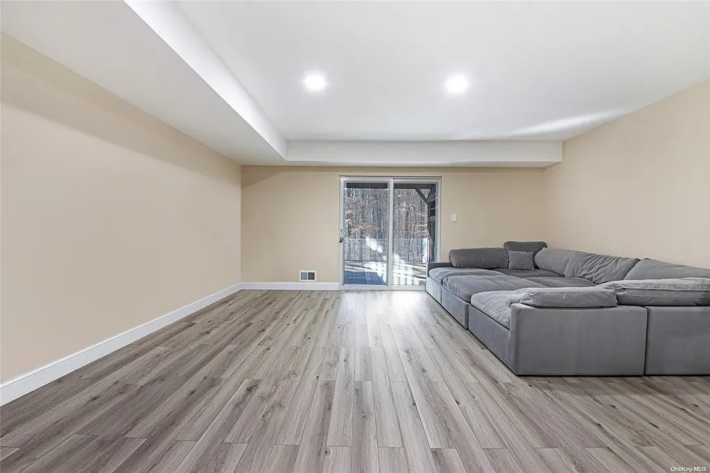 145 Pembrook Loop Staten Island NY 10309
