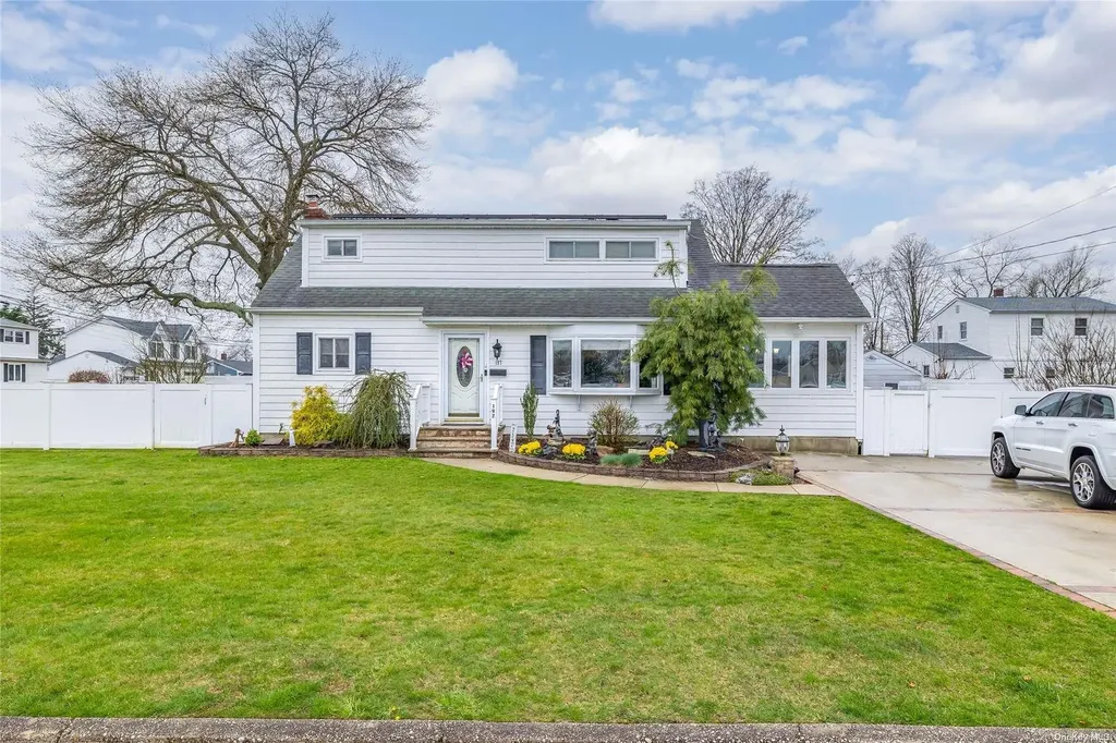 197 14th Avenue West Babylon NY 11704