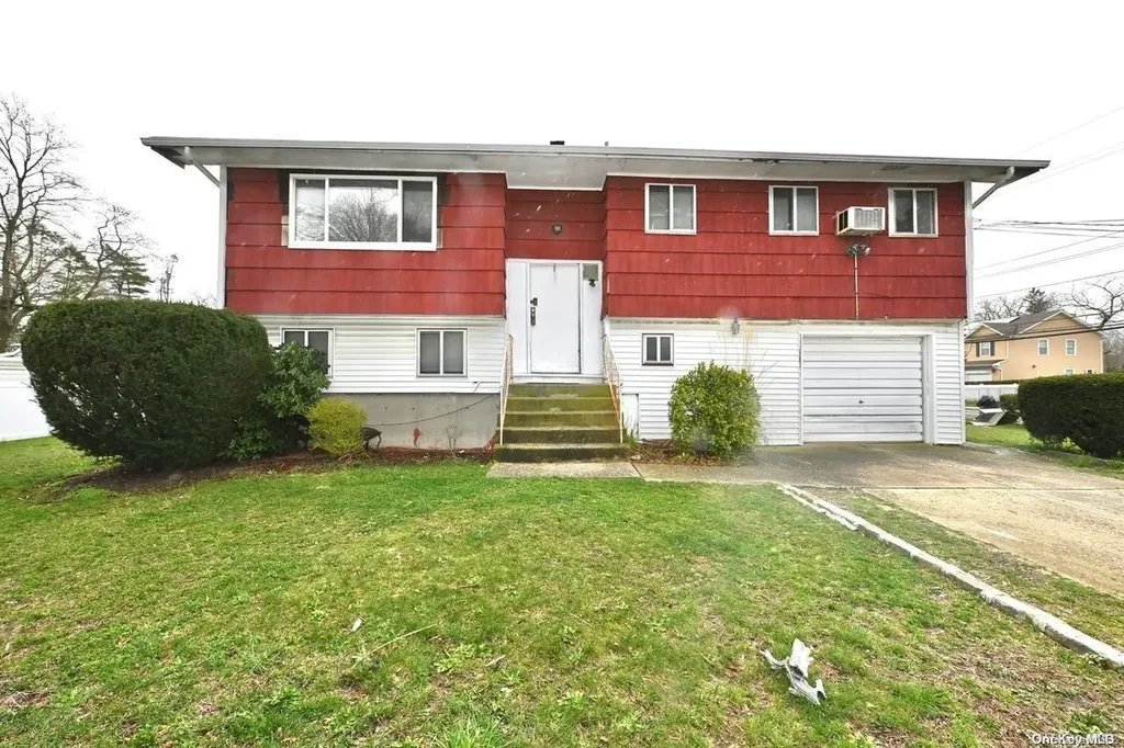 2 Delaware Road West Babylon NY 11704